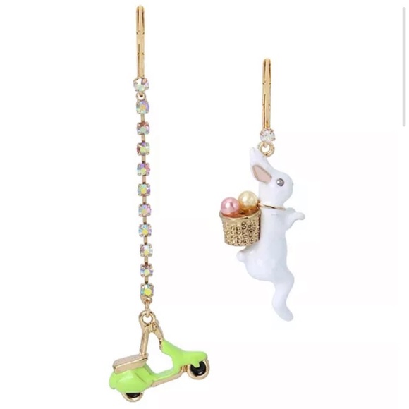 Betsey Johnson Bunny & Vespa mismatched earrings NEW - Picture 1 of 3